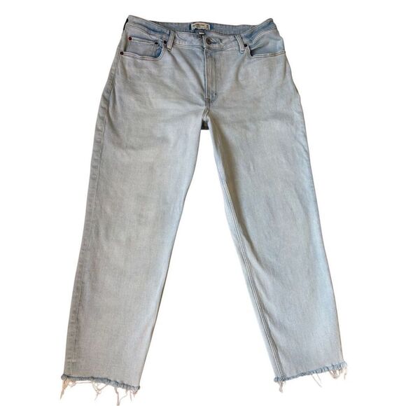 Abercrombie & Fitch Curve Love High Rise Mom Jeans size 32 Light Blue Wash - Picture 1 of 9